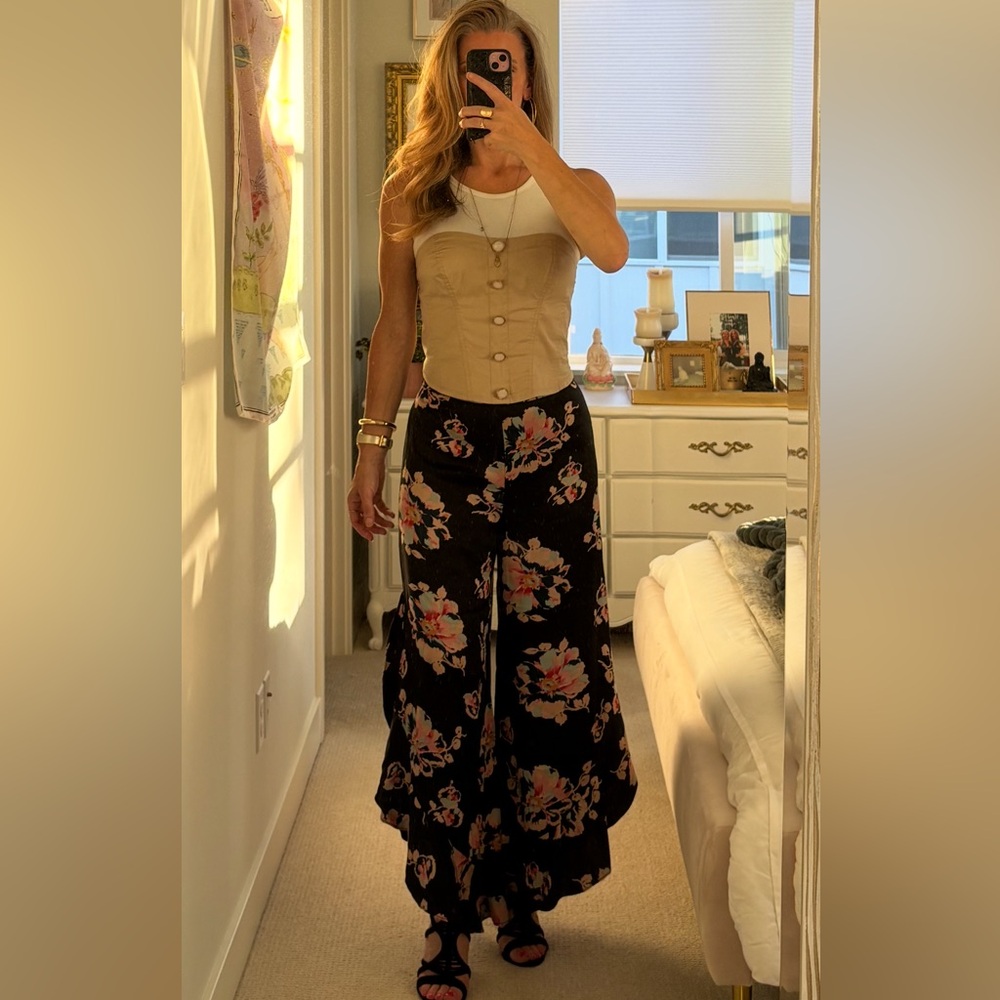 Elevenses Anthropologie Beautiful Black/Floral Floral Dressy/SilkyWide Leg Pants